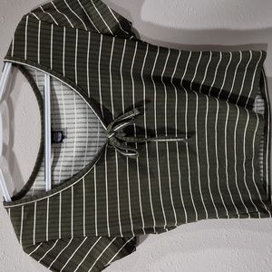 Rue21 green and white ribbed striped shirt size medium